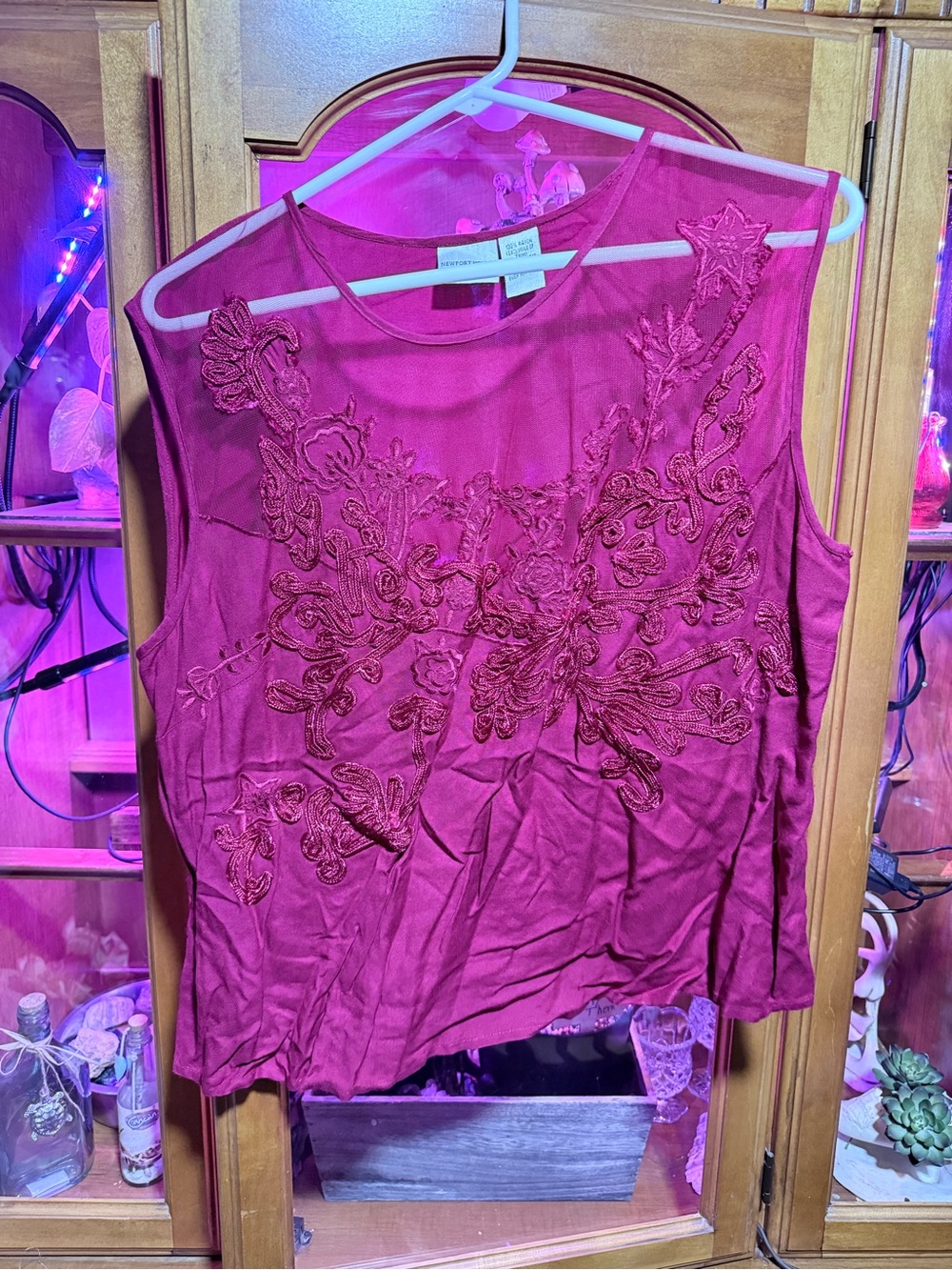 Bundle deal / Vintage Sleeveless Top w/bonus red tank